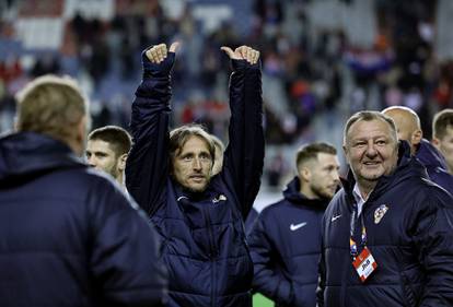 FOTO Sve za Hrvatsku, pa čak i krvave glave! Pogledajte kako su 'vatreni' slavili na Poljudu