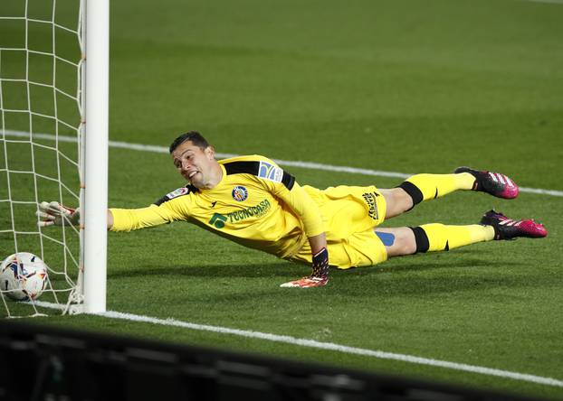 La Liga Santander - FC Barcelona v Getafe