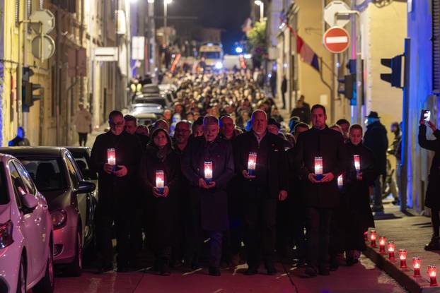 Pula: Održan mimohod u povodu obilježavanja Dana sjećanja na žrtvu Vukovara i Škabrnje