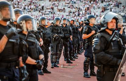 VIDEO U navijačkim neredima ozlijeđeno 16 policajaca. Kreće velika akcija MUP-a kroz noć!