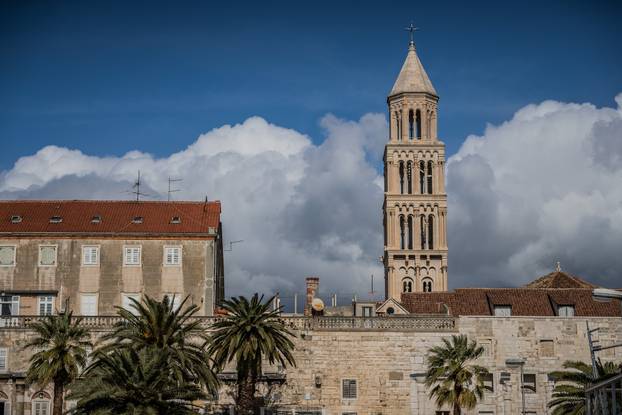 Split: Sunčano i toplo poslijepodne građani proveli na rivi