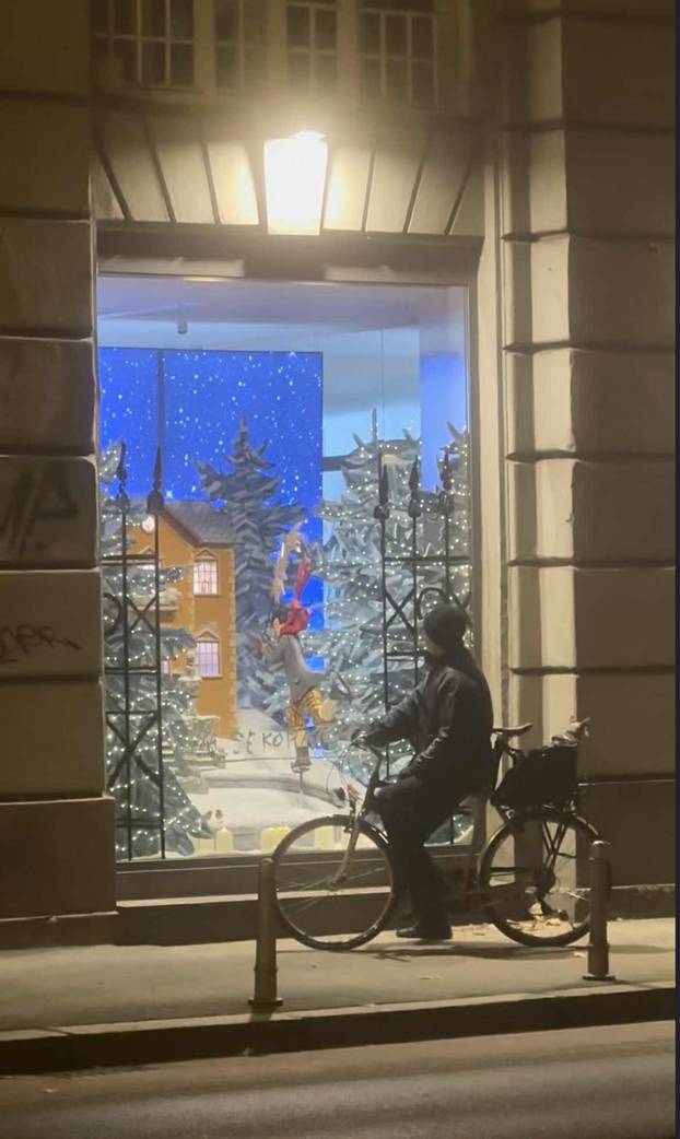 FOTO Šekoranjina blagdanska čarolija: Tihi dekor u izlozima i hotelima je pravi spektakl