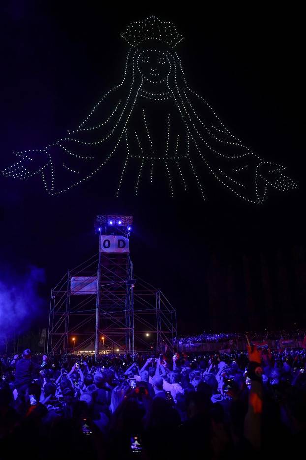 Sinj: Scenografija dronovima na koncertu Marka Perkovića Thompsona