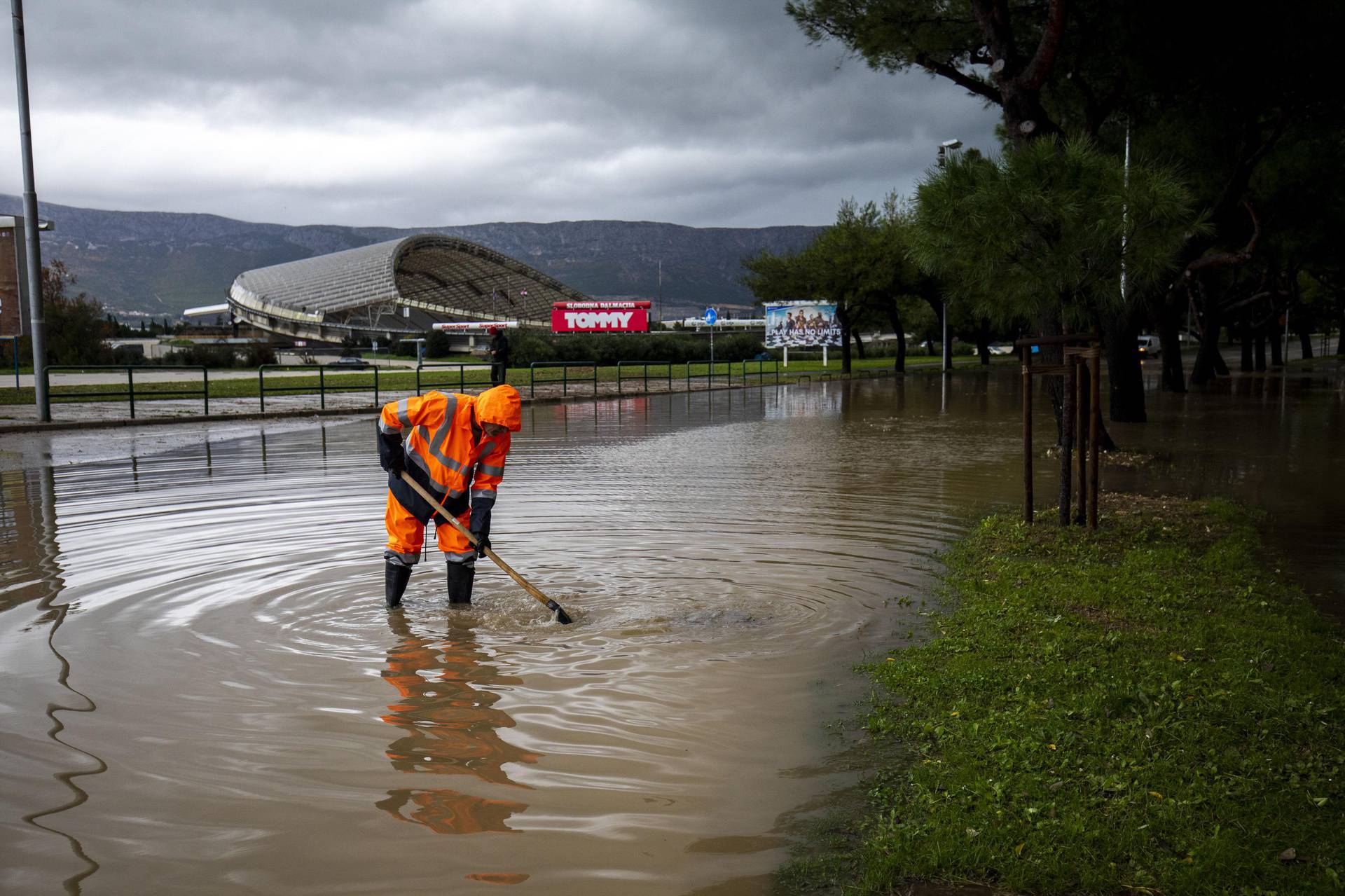 Vatrogasci na terenu u Splitu: Kiša izazvala velike probleme