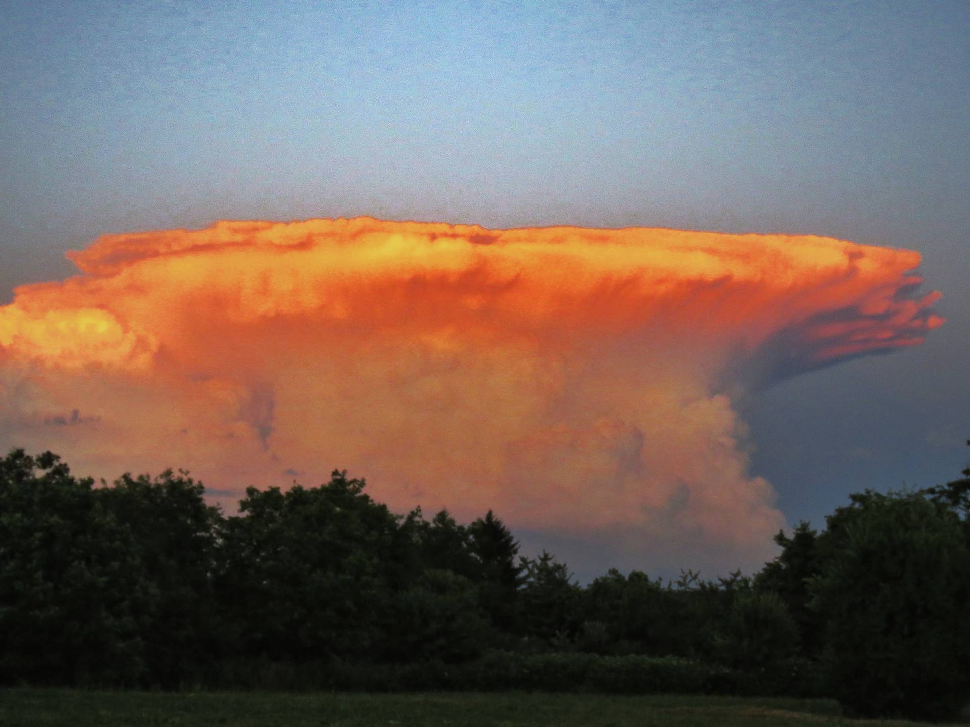 Nevjerojatne fotografije oblaka kod Slavonskog Broda, izgledao kao iz filma Dan Nezavisnosti...