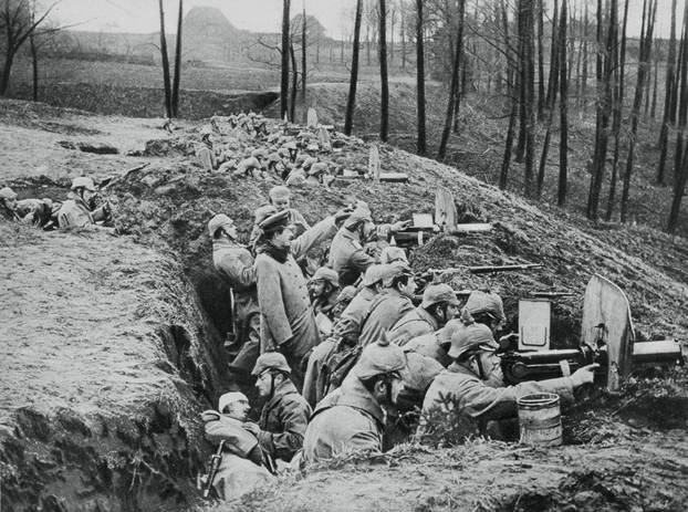 A German company of machine-guns during the battle of Darkehmen, Russia, World War I, 1915.