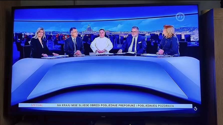 Društvenim mrežama širi se gaf iz prijenosa sprovoda Pape na Novoj TV: 'Možemo ići zapaliti?'