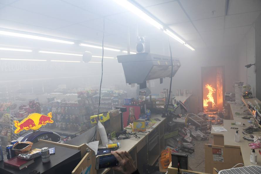 Vojska na ulicama, ima mrtvih u prosvjedima, a Trump prijeti