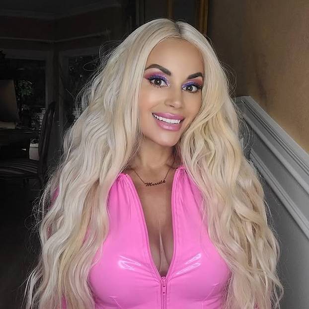 FOTO Ova mama je potrošila 85 tisuća eura da postane barbika: Evo kako je izgledala prije