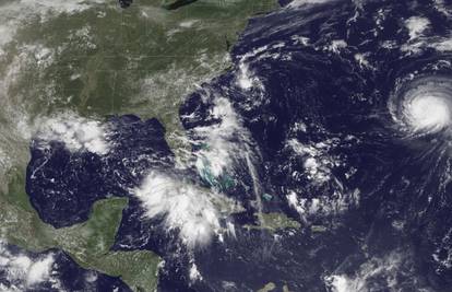 Uragan pogodio obalu Floride: Bez struje je 270.000 domova