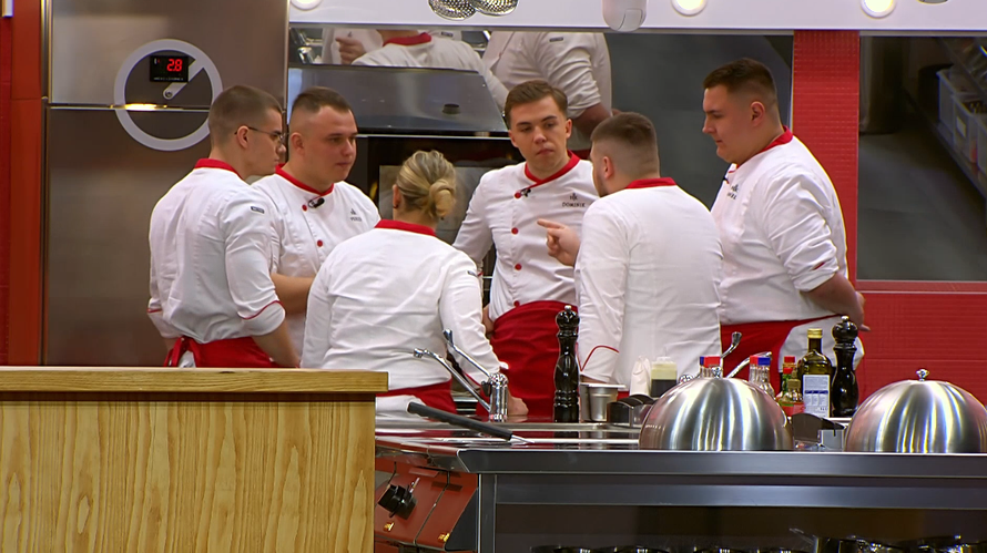 Plavi ostavili crvene bez ijednog osvojenog boda u izazovu, a Vehid je prvi dobio crnu pregaču