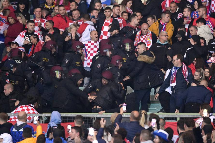 Policija intervenirala na tribini s hrvatskim navijačima