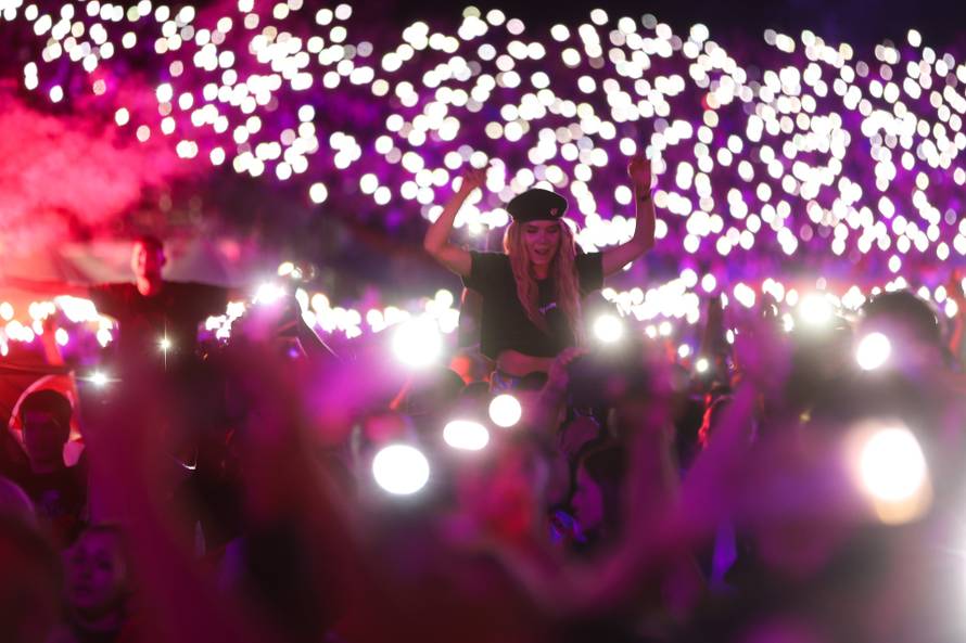 Obožavatelji na velikom koncertu Marka Perkovića Thompsona u Sinju