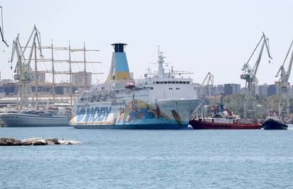 Brodu s azbestom uvažili su zahtjev: Ministarstvo produljilo rok za napuštanje Hrvatske...