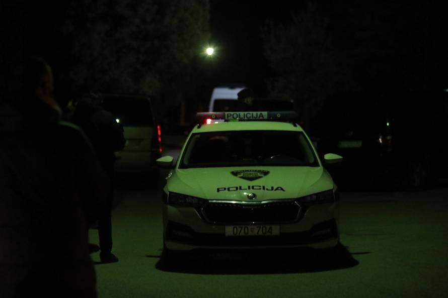 Beli Manastir: Muškarac zatočio ženu i djete i prijeti bombom, policija na terenu
