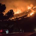 Više od 100 vatrogasaca još se bori s buktinjom i orkanskim  udarima bure u Lokvi Rogoznici