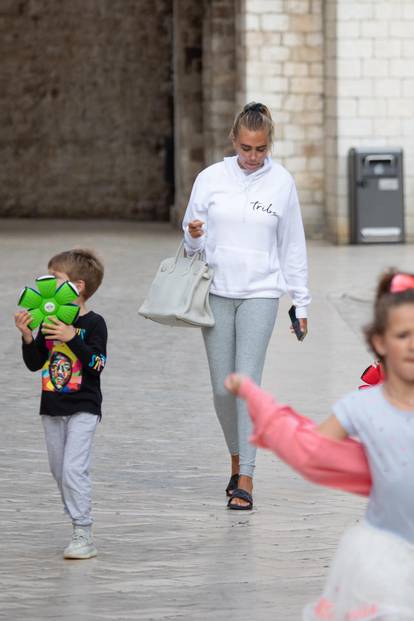 Dubrovnik: Tamara i Petra Ecclestone s obitelji prošetale gradom