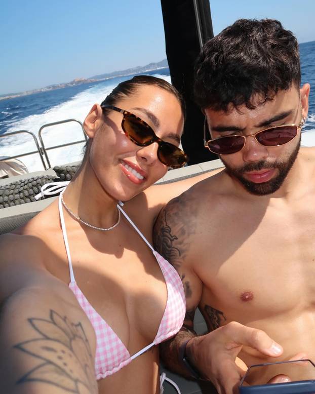 FOTO KAKVE LJEPOTICE! Ima li Španjolska najljepše WAGS-ice? Evo koga ljube Olmo i društvo...