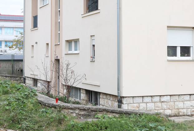 Knin: Stambena zgrada u kojoj se dogodila tragedija s ručnom bombom