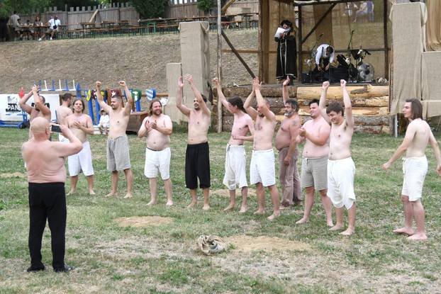 Koprivnica: Prikaz srednjovjekovnog ragbija na Renesansnom festivalu