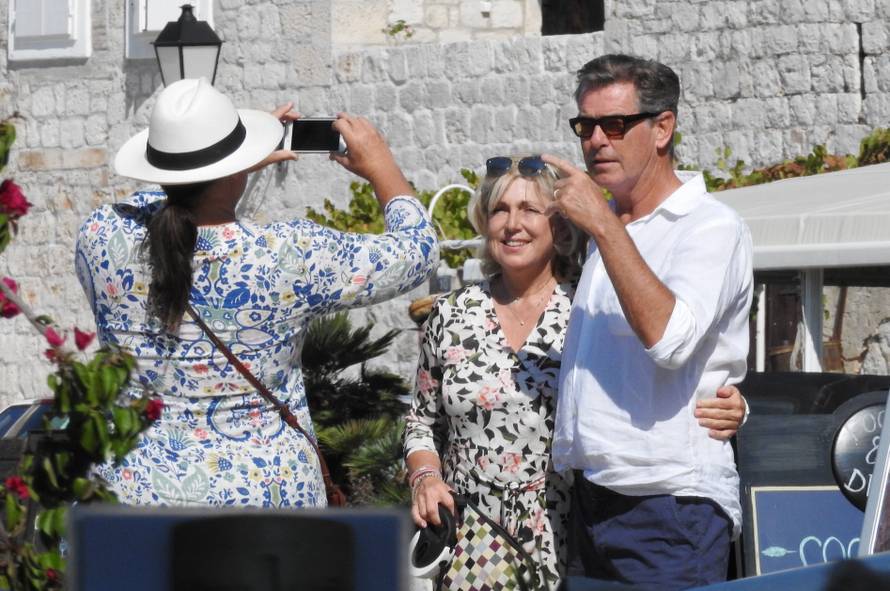 Na Visu je i 'Dr. Who': Zvijezde uživaju na suncu s bližnjima