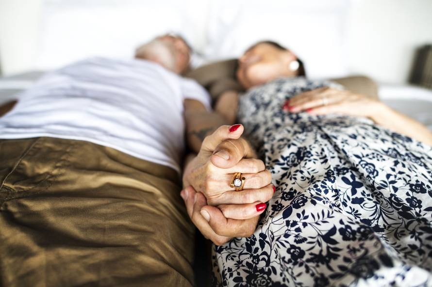 Položaji u kojima vi i partner spavate otkriva kakva je veza