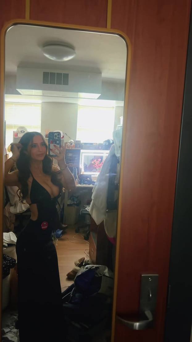 Gledateljica se borila s bujnim poprsjem na utakmici. Otkrili su tko je: 'Sad i ja navijam za njih'