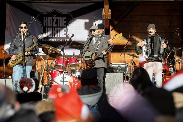 Doček Nove godine u podne u centru Fužina