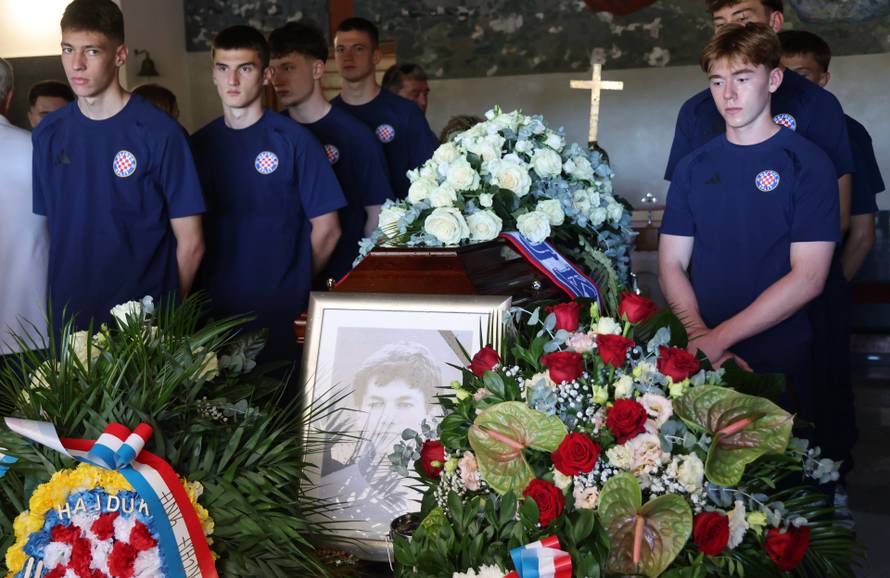 Zmijavci: Posljednji ispraćaj Ivana Gudelja