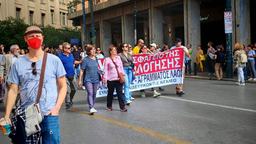 Grčki radnici ponovo štrajkaju: Željeznički promet zaustavljen, brodovi su ostali u lukama