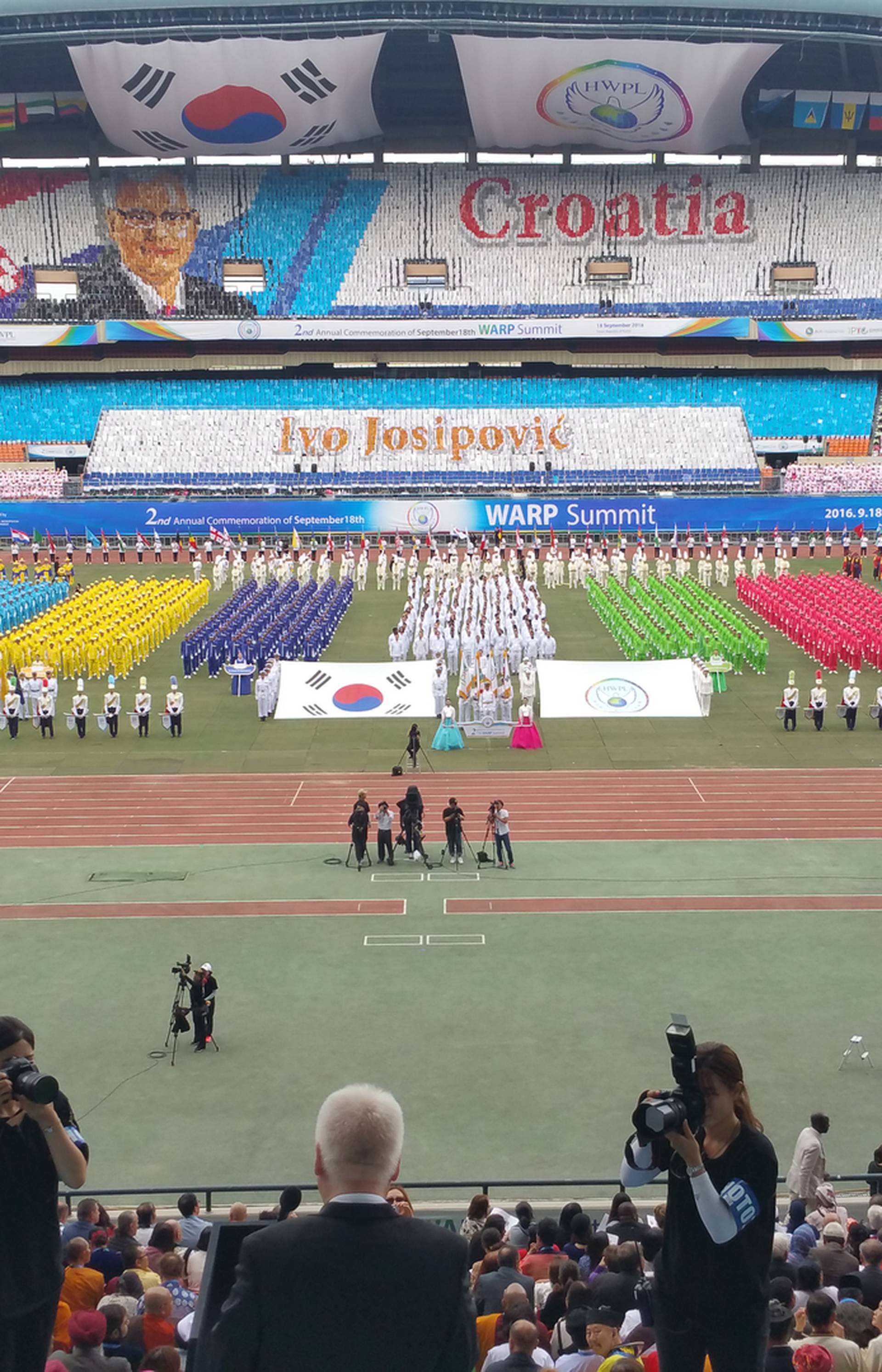 Josipović kao Tito: Na sletu u Seulu mu klicao cijeli stadion