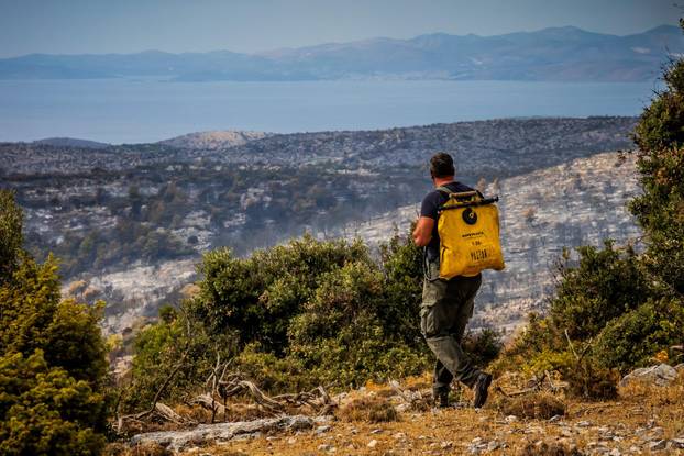Nerežišća: Tijekom poslijepodneva ponovno se razbuktao požar