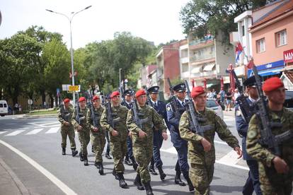 Ovako je bilo na 25. obljetnicu Oluje: Plenki i Zoka se rukuju, Banožić, Beroš... Svi su tamo