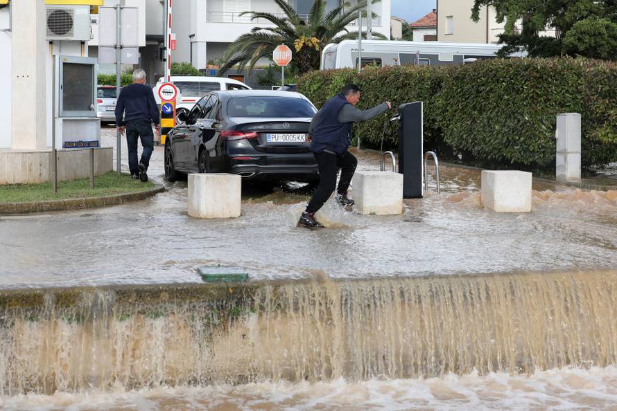 Potopljene ulice Medulina nakon jakog nevremena