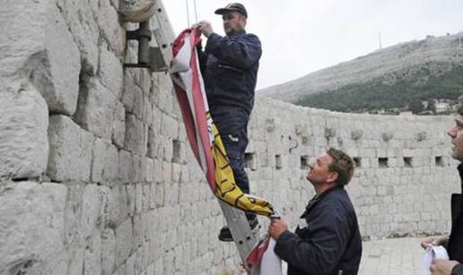 Dubrovnik: Pred turistima su razvaljivali vrata na zidinama