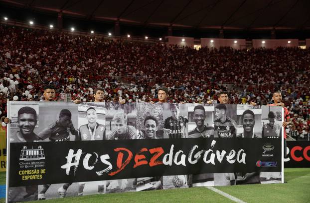 Soccer - Taca Guanabara semi-final - Flamengo v Fluminense