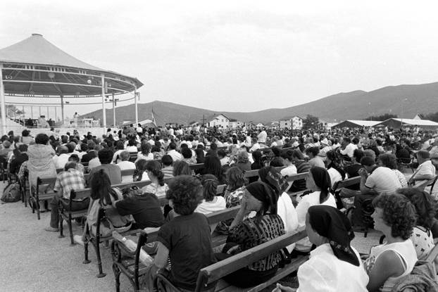 Brojni vjernici na obilježavanju 10. godišnjice ukazanja u Međurgorju, 25.6.1991.