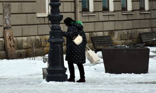 Zale&dstrok;ene prometnice i javne povr&scaron;ine Slavonskog Broda ote&zcaron;avaju kretanje gra&dstrok;ana