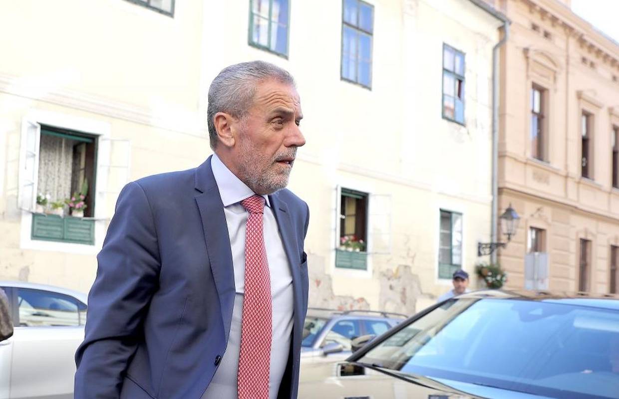 'Ako Vlada neće, mi ćemo povećat plaće za 700 učitelja'