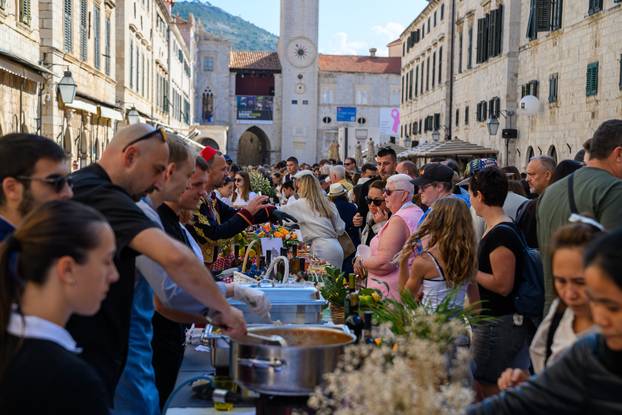 Dubrovnik: Tradicionalna Dubrovačka trpeza na Stradunu