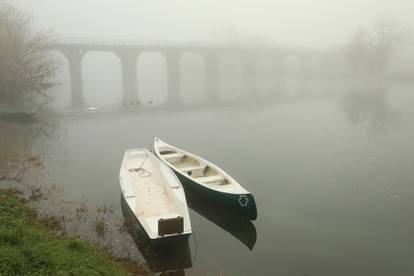 FOTO Mjesto Bisko je 'nestalo' pod gustom maglom, Karlovac je izgledao kao u bajci...