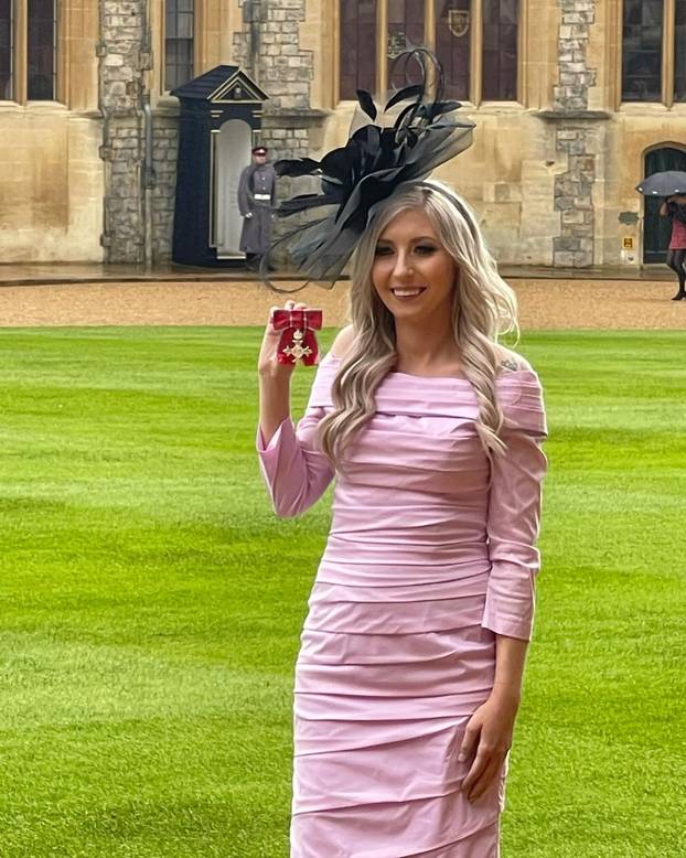 FOTO Kraljica pikada zamijenila je košulju bikinijem i oduševila