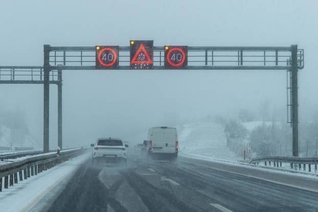 Zimski uvjeti na A1 između čvora Perušić i čvora Gospić