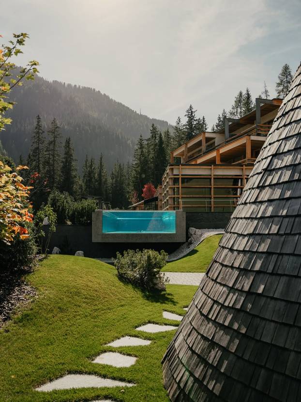 FOTO Ovo je najljepši bazen na Alpama: Topao je, proziran i ima pogled na Dolomite