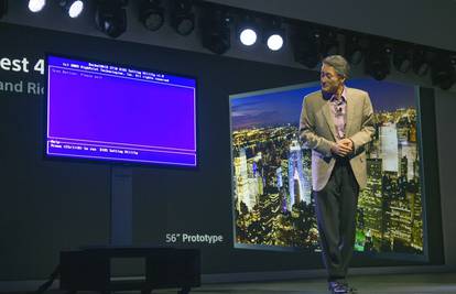 Sony predstavio prvi 4K OLED TV, 'smrznuo' se na pozornici
