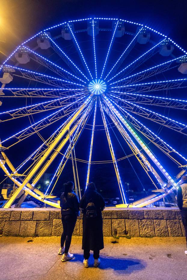 Pula: Podno Arene pokrenut panoramski kotač  koji je dio Adventa