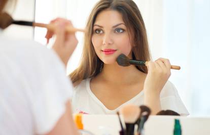 Znate li koliko često treba čistiti kistove, spužvice za šminkanje?