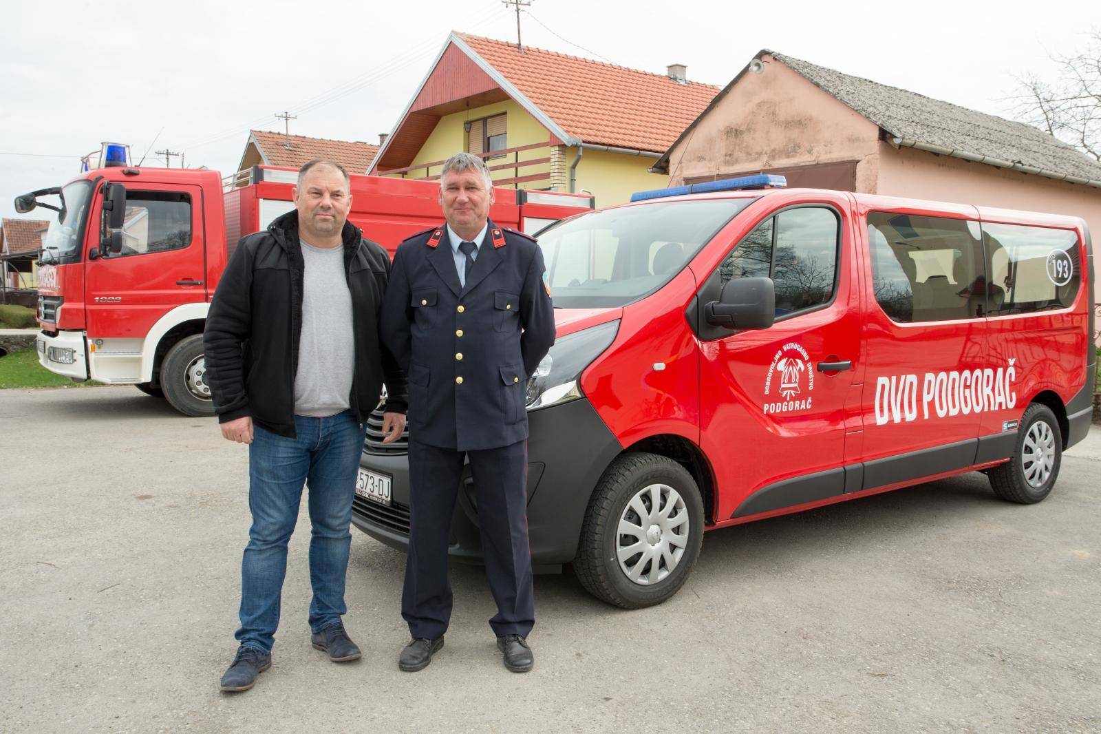 Uživaju u vožnji: Uz sirene i rotirke u školu s vatrogascima