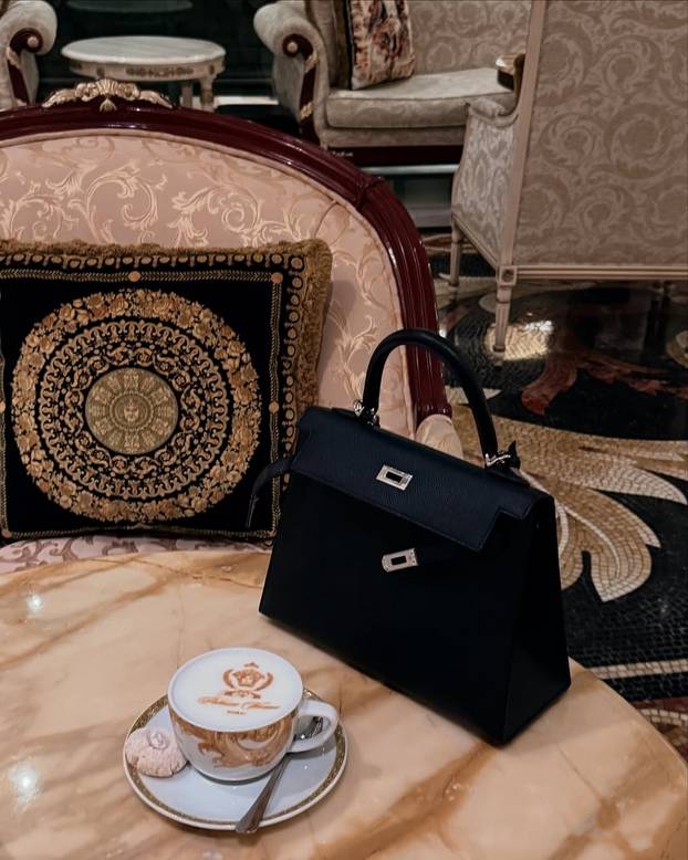 Tko je zlatna mladež Irana? Dok krv 'teče' ulicama, bahato se razmeću luksuzom i golotinjom