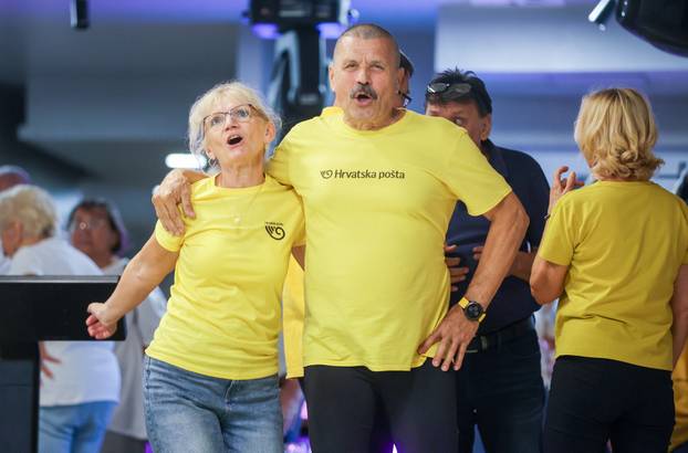 Zagreb: Druženje umirovljenika u Bowlingu Clubu 